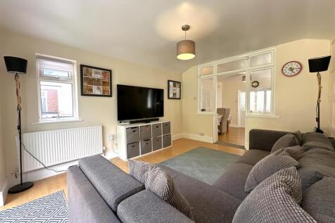 Sitting/ Family Room 936