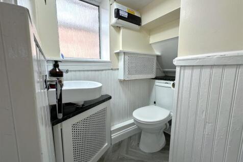 Ground Floor W.C 860