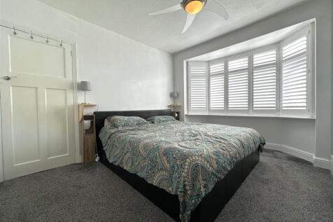 Master Bedroom With Bespoke Shutters 952