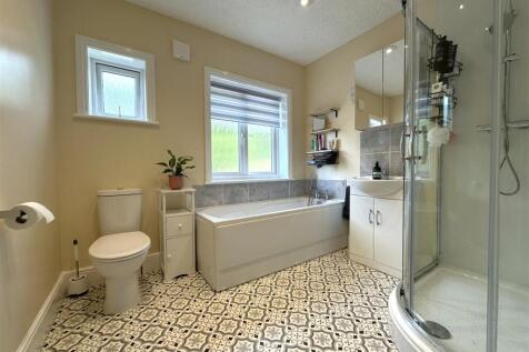 Stylish Four-Piece Bathroom 962