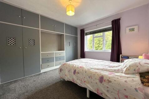 Second Bedroom 009