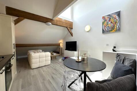 Living/Dining Area 214