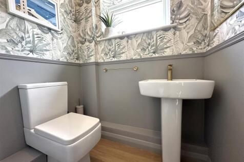 Ground Floor W.C 029