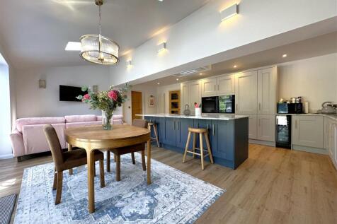 Fabulous Open-Plan Living Space 140