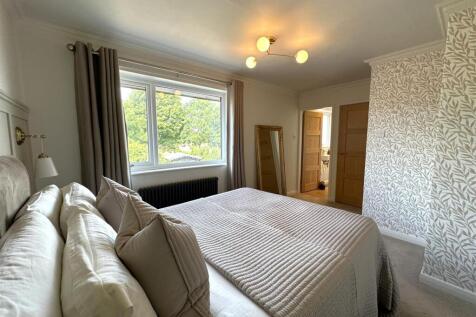Bedroom One Into En-Suite 062