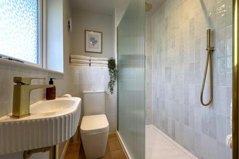 Beautiful En-Suite Shower Room 067