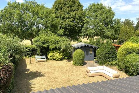 Rear Garden &amp; Unspoiled Outlook 072