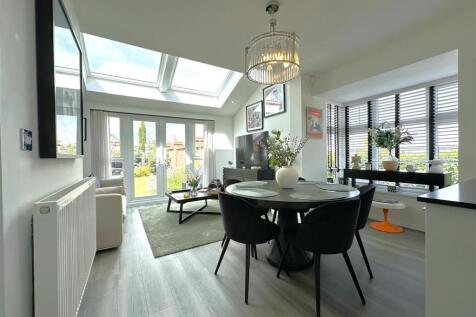 OPEN-PLAN Living Space 589