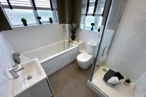 Four-Piece Family Bathroom 572