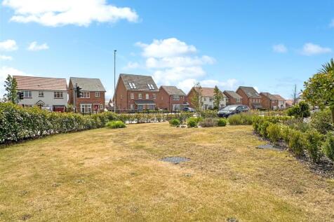 Large Front Garden 688