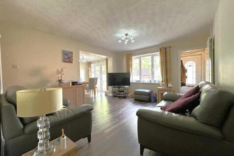 Generous Living Room 785