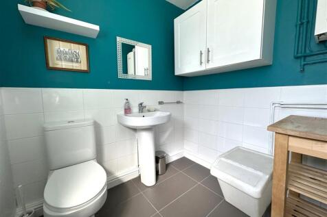 Ground Floor W.C 875
