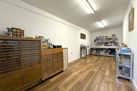 Converted Garage Space 878