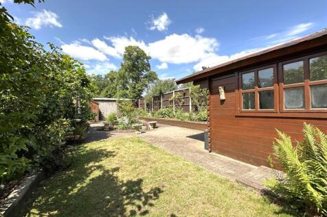 Delightfully Established Garden 915