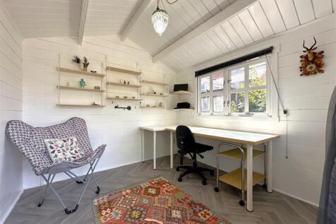 Internal: Hobbies Room/ Home Office 888