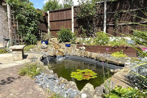 Well-Maintained Pond 924