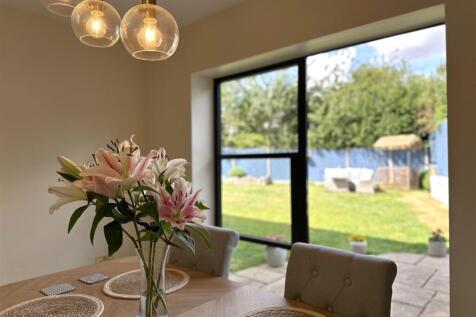 Dining Space With Access Outside 5.