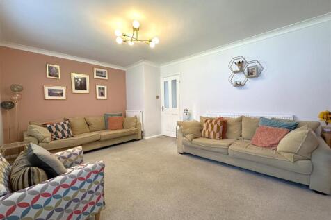Lounge 8.