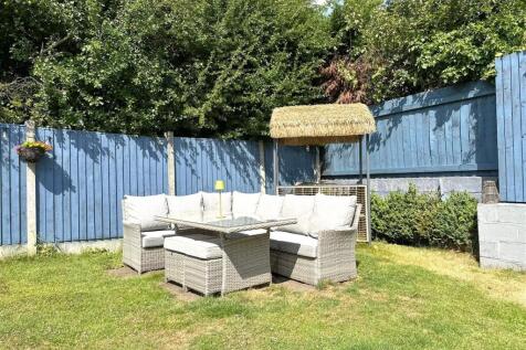 Outdoor Entertainment Space 17.