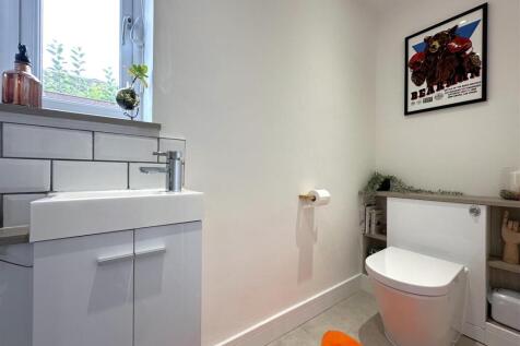 Ground Floor W.C 080