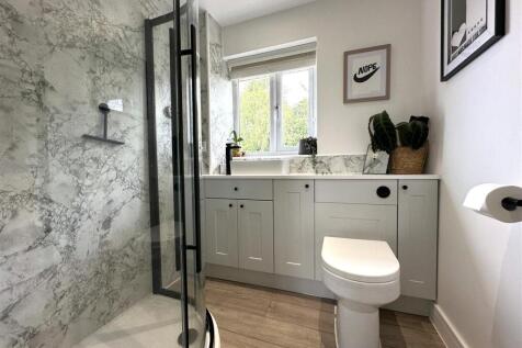 Stylish En-Suite Shower Room 972