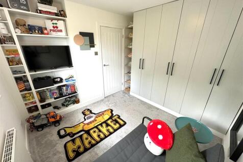 Third Bedroom With Fitted Wardrobes 007