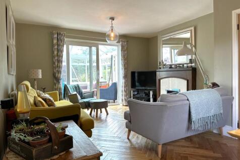 Living Area 716