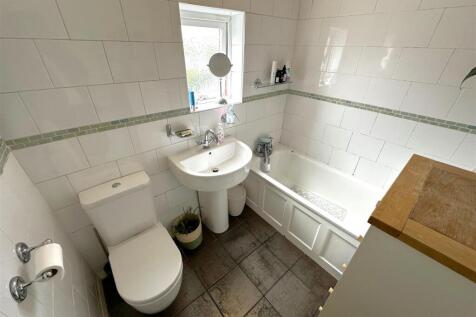 Family Bathroom 694