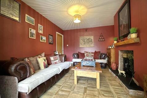 Sizeable Reception Room 472