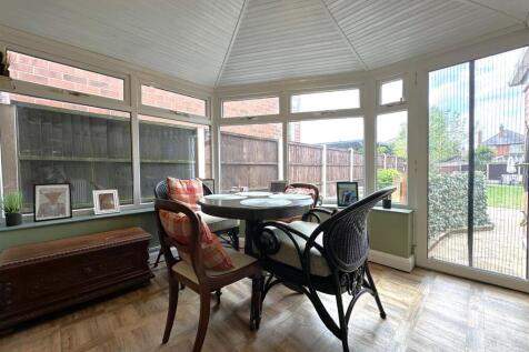 Garden Room With Outlook Over Garden 479