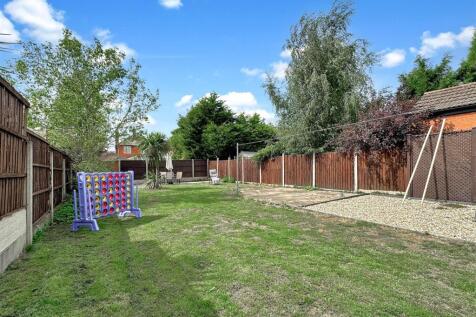 Large Private Garden 523