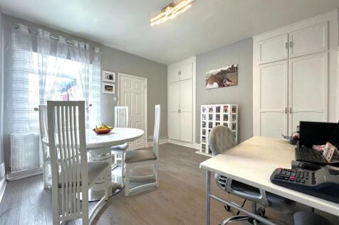 Dining Room 638