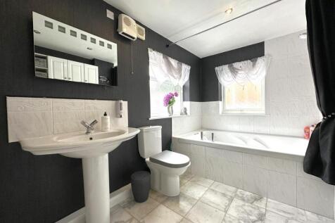 Ground Floor Bathroom 655