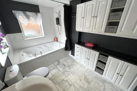 Large Extended Bathroom 660