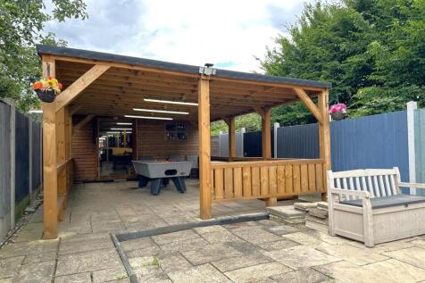 Covered Entertainment Area 591