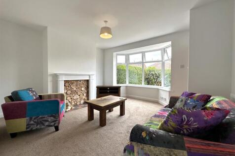 Bay-Fronted Lounge 821