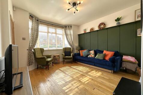 Bay-Fronted Lounge 007
