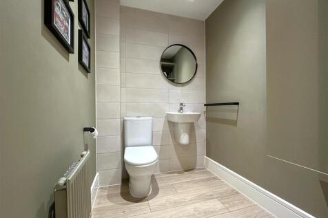Large Ground Floor W.C 525
