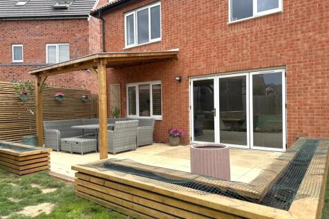Outdoor Entertainment Area 569