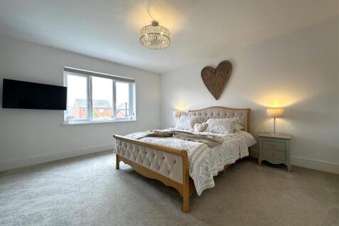 Master Bedroom 527