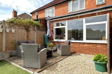 Outdoor Seating Area 322