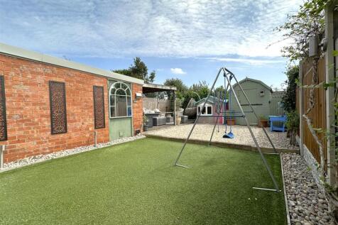 Private Low-Maintenance Garden 336