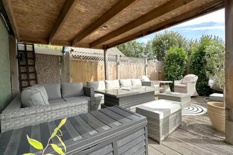 Covered Outdoor Seating 329