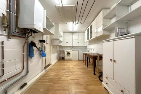 Multi-Purpose Integral Garage 302
