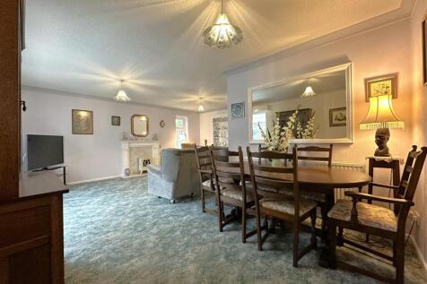 Spacious Lounge/Diner 315