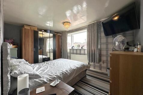 Master Bedroom 549