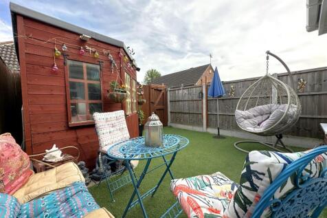 Low-Maintenance Garden 323