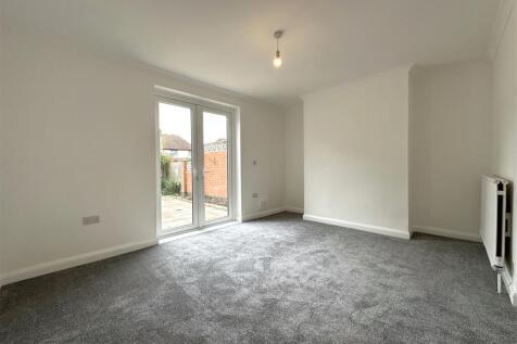 Dining Room With French Doors 081