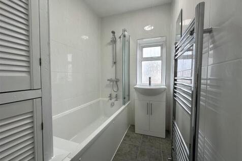 Stylish Modern Bathroom 075