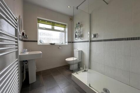 Shower Room 772